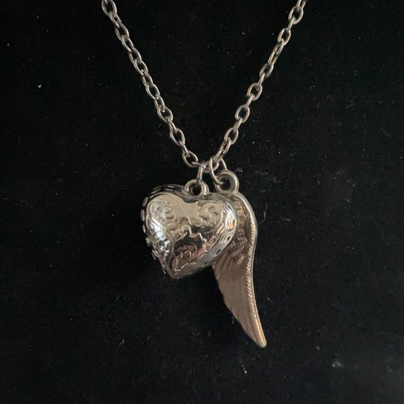 Puffed Heart Angel Wing Necklace - Picture 1 of 3